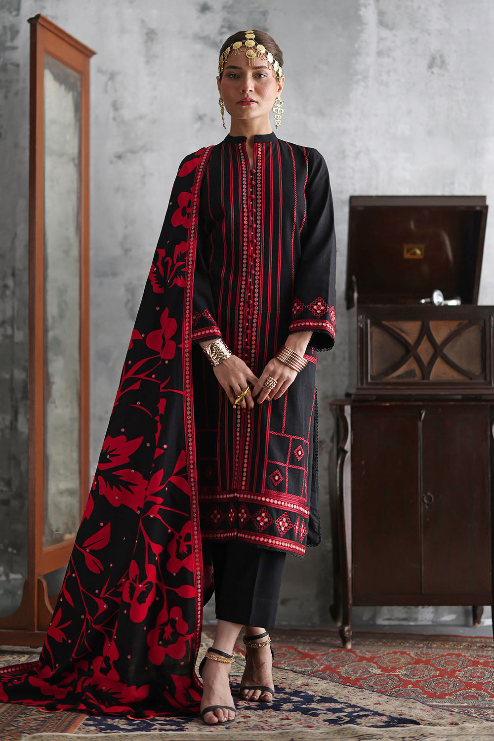 Gul Ahmed 3 Piece Embroidered Khaddar Suit With Embroidered Printed Khaddar Dupatta